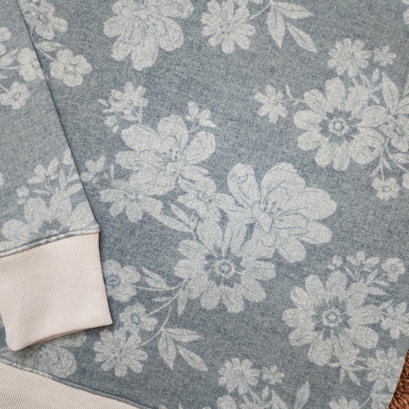 TIME & TRU BLUE FLORAL SWEATSHIRT - Picture 2 of 2